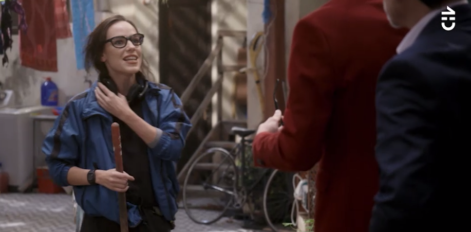 Luciana Echeverría sorprende con look a lo DJ Katia en 'Gemelas'