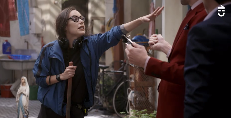 Luciana Echeverría sorprende con look a lo DJ Katia en 'Gemelas'