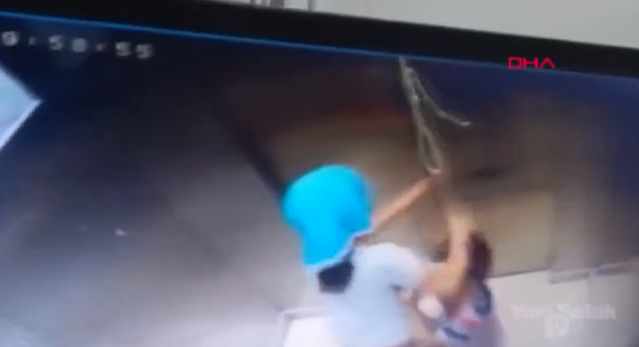 Viralizan impactante momento en que niña salvó a su hermano de morir ahorcado en un ascensor