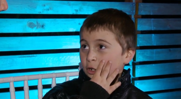 Pequeño invitado cautivó en 'Contra viento y marea': sufre con tumor cerebral