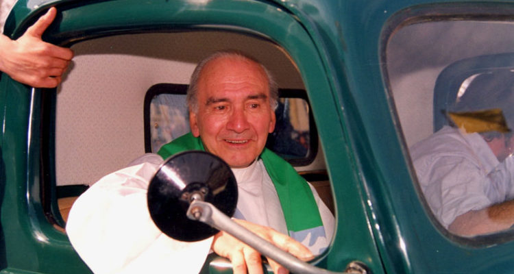 Una de las víctimas de Poblete comenzó a ser abusada a los tres años: cura fue pareja de su madre