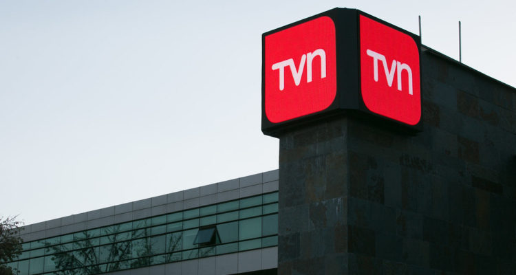 Nuevo día negro para TVN: canal confirma despido de medio centenar de trabajadores