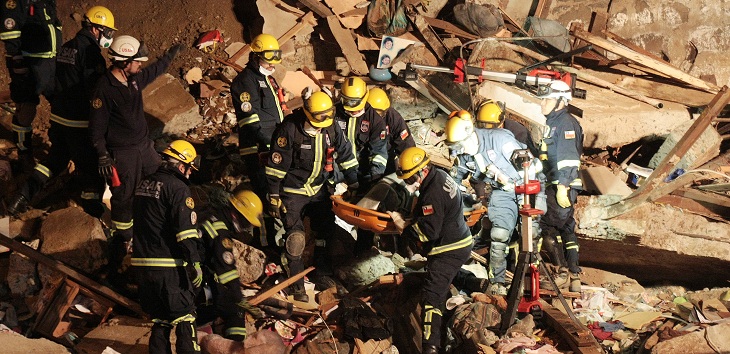 Encuentran a persona que estaba con presunta desgracia tras derrumbe en Valparaíso: cifra baja a 2