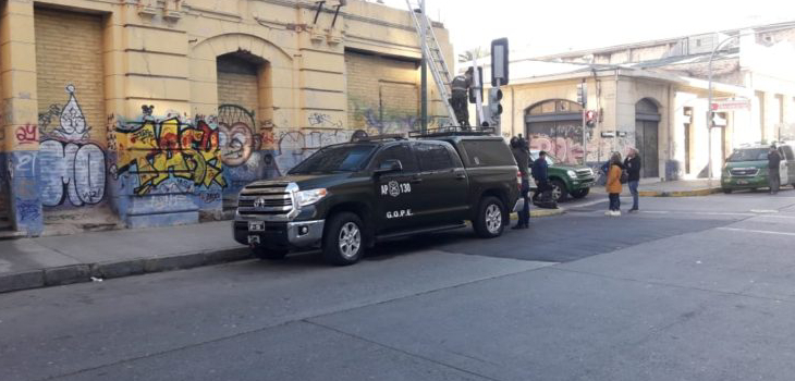 Bomberos de Valparaíso hallaron un túnel con dirección a sucursal de Banco Estado