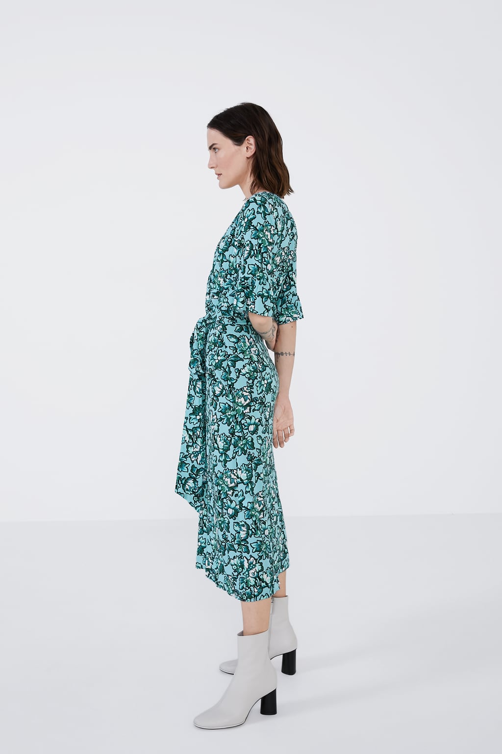 El estilo de vestido que arrasa entre las figuras de la realeza y que podrías conseguir en varias tiendas