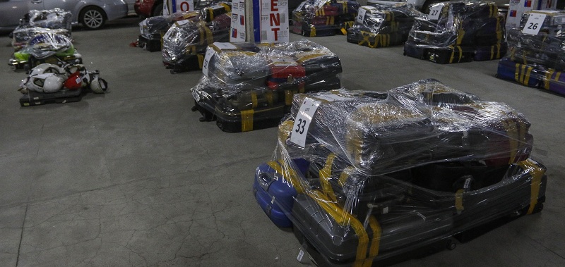 La suerte no la acompañó: mujer pagó 500 mil pesos por lote de maletas con desagradable contenido