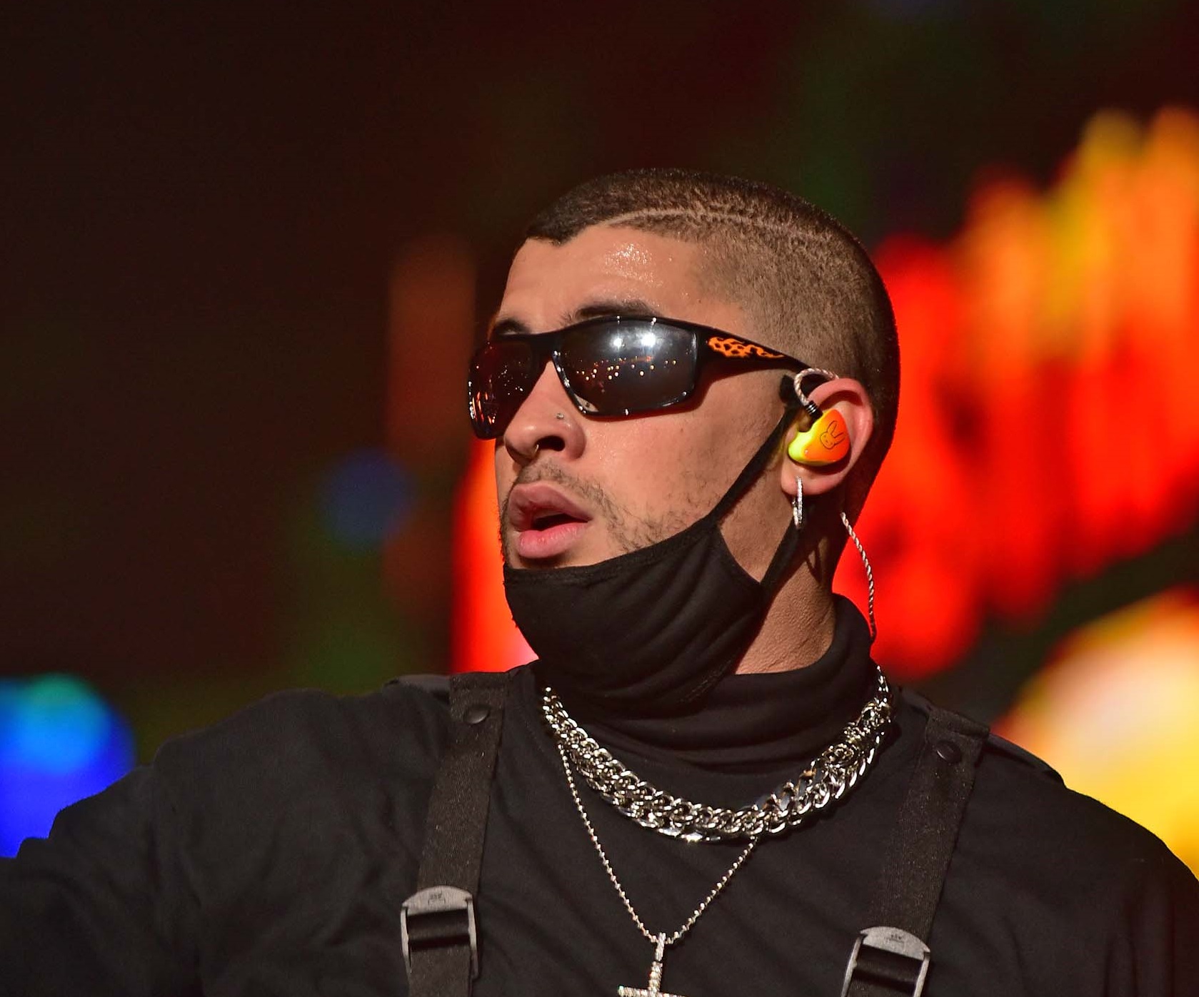 Polémico participante de Resistiré reapareció en concierto de Bad Bunny