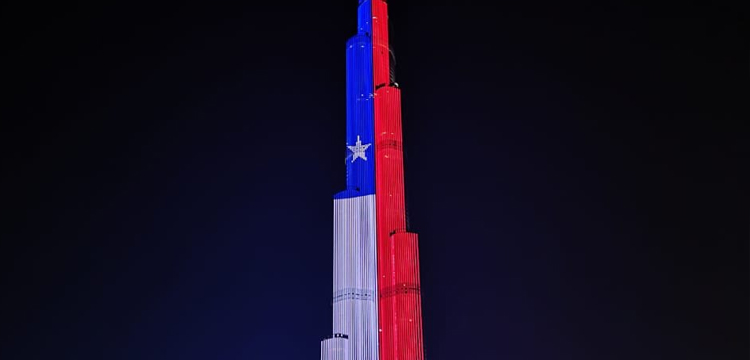 Fiestas Patrias: edificio más alto del mundo se iluminó con la bandera de Chile como homenaje