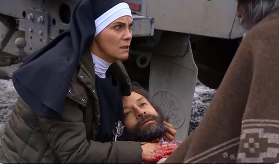 La vida del Padre Gabriel corre peligro en Isla Paraíso: fue operado de urgencia tras salvar a Óscar