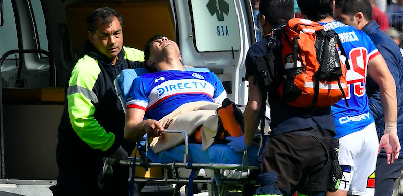 Hinchas cruzados reaccionaron molestos por fractura de 'Gato' Silva tras duelo ante Unión La Calera