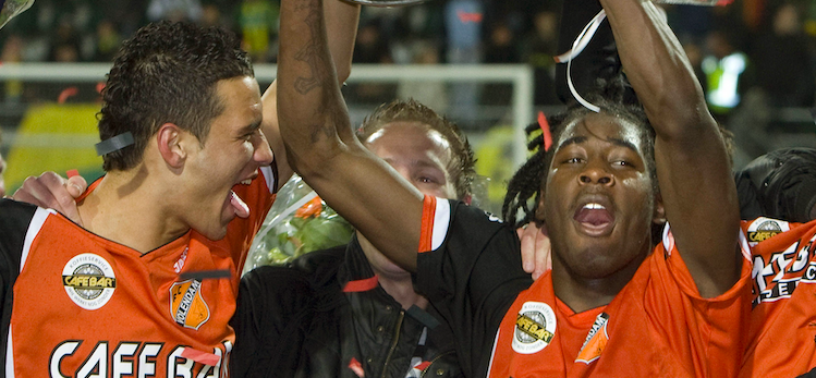 Ex futbolista Kelvin Maynard fue asesinado a tiros por dos hombres en una moto