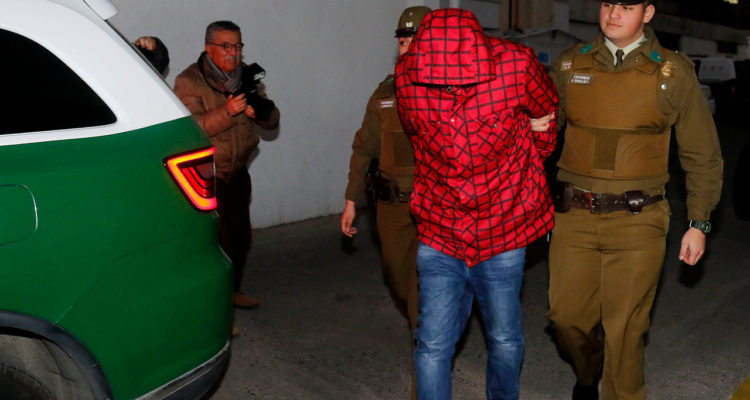 Delincuente sufrió bochornoso percance tras enfrentarse a Carabineros: ensució sus pantalones