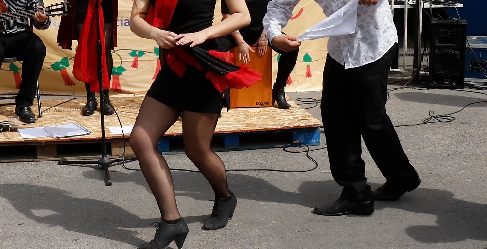 “Fonda Swinger” genera controversia en Limache: evento ofrece alcohol, música y sensualidad