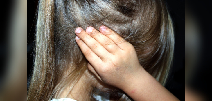 Impacto en Argentina: mujer encontró a su hijo de 13 años violando a su hermana de 3