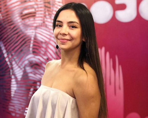 javiera aranda en rojo