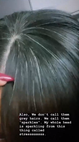 Becky G mostró sus canas por estrés