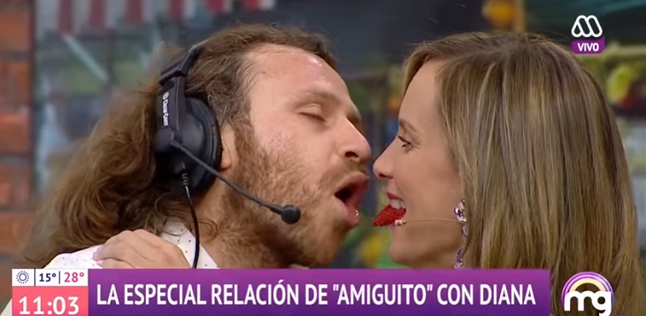 diana bolocco jugo a la frutillita con productor