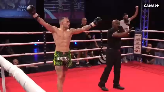 Luchador vivió insólito momento tras quedar nocaut: celebró pensando que era el ganador