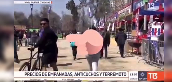 Noticiero de Canal 13 vivió chascarro por culpa de joven que hizo 'cara pálida' en vivo