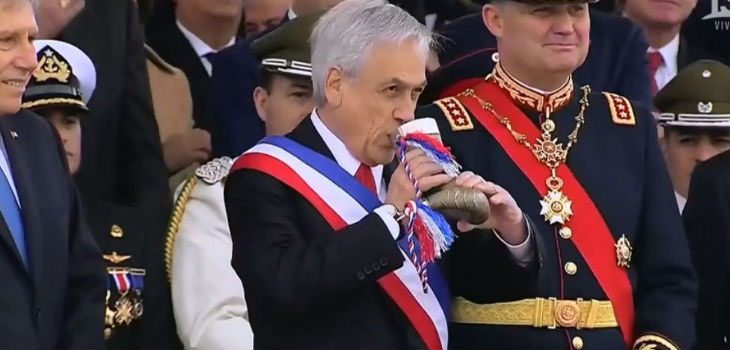 ¿60 litros de chicha? El comentario que se repitió por tradicional salud en la Parada Militar