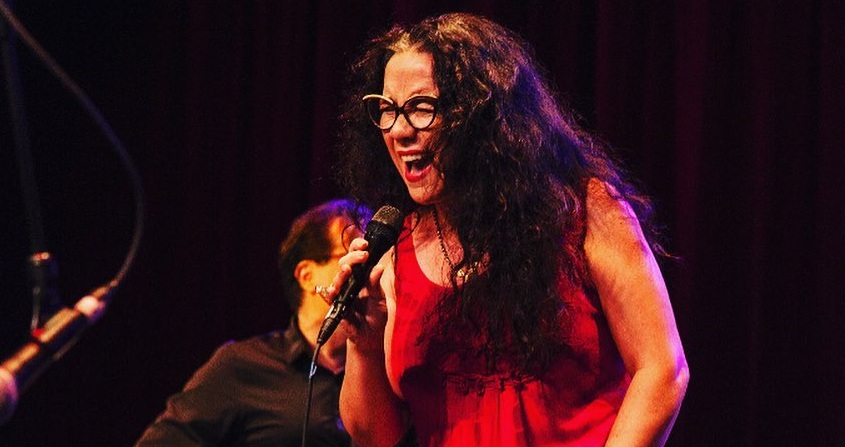 Nominada a un Latin Grammy: la historia de Claudia Acuña, la artista más importante del jazz chileno