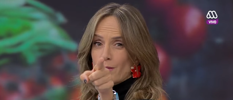 Diana Bolocco 'enfrentó' a Kika Silva por antiguo lengüetazo que le dio a Cristián Sánchez