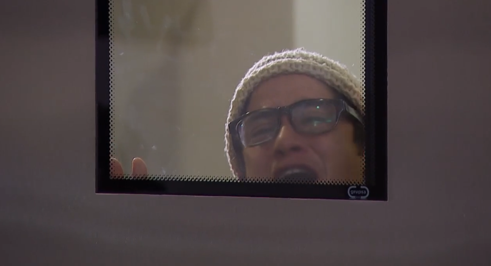 La estremecedora escena de Juan Luis en 'Isla Paraíso' ante la aparente muerte del padre Gabriel