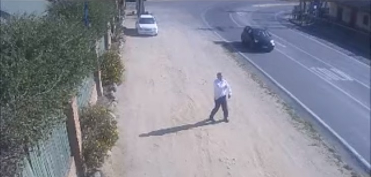Salvó de milagro: hombre estuvo a centímetros de ser atropellado en Olmué