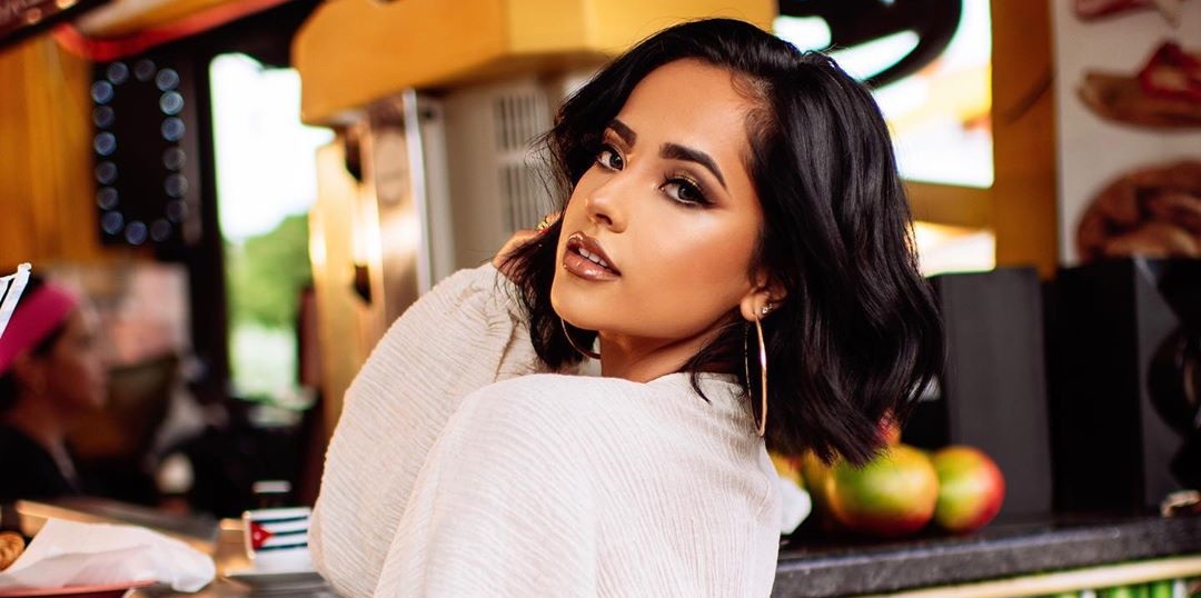 Becky G mostró cómo el estrés afectó su organismo: le salieron canas