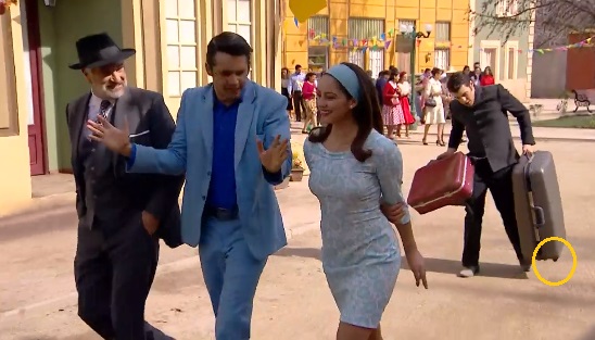 maletas con ruedas en yo soy lorenzo