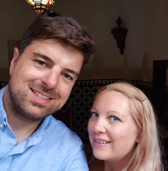 mujer fue apuñalada en el cuello