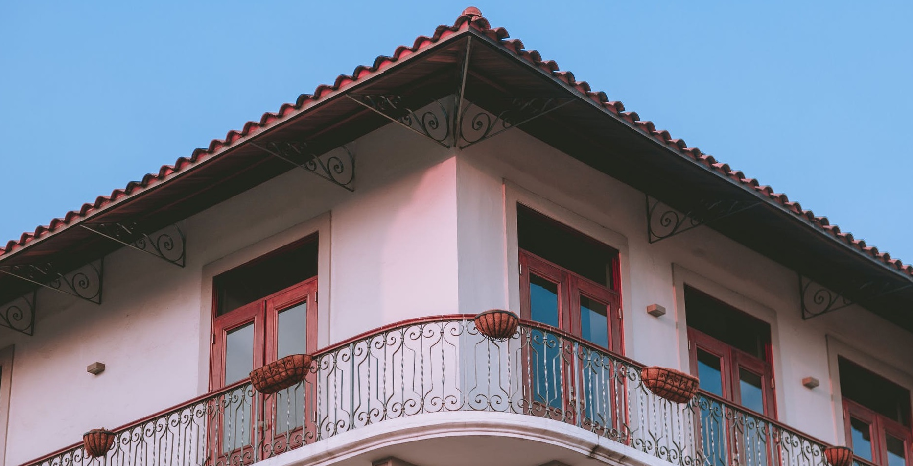 Pareja murió tras caer desde una terraza en Ecuador: habrían estado teniendo relaciones sexuales