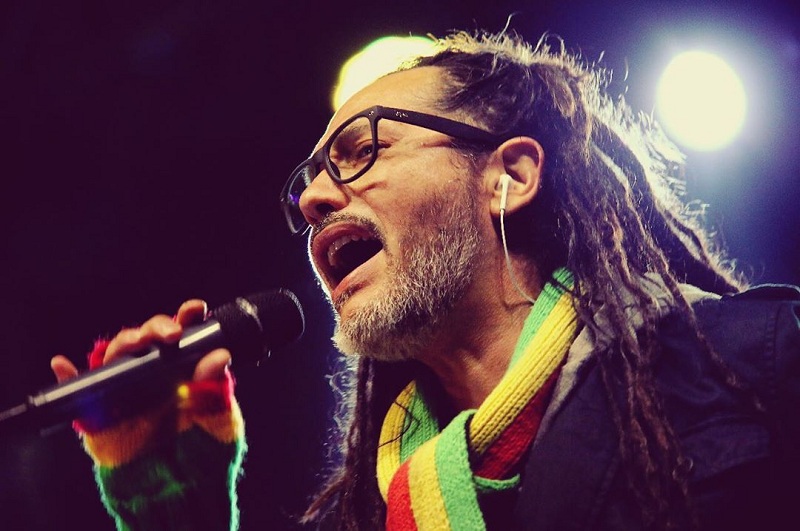 Quique Neira presentó a su hijo de 22 años en Mucho Gusto: brilla en la música junto a su padre