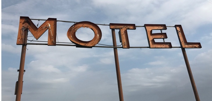 Hombre fue encontrado muerto en motel de San Bernardo: se descartó consumo de cianuro