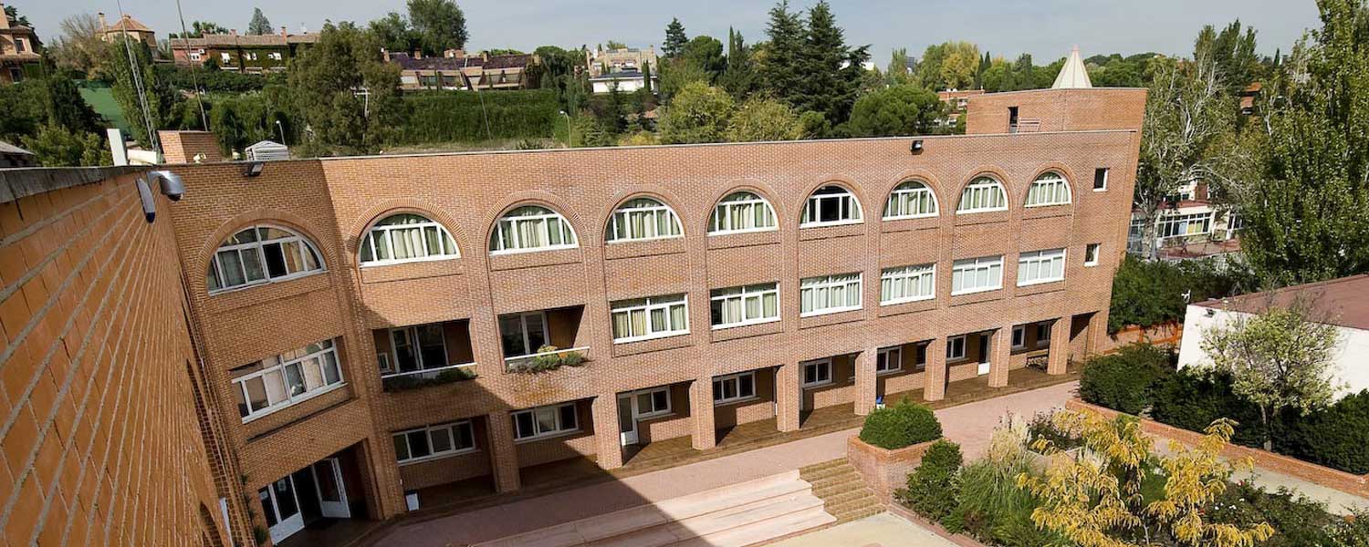 El colegio privado de las princesas Leonor y Sofía de España es más barato que uno de elite de Chile