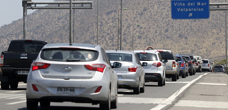 Tacos kilométricos en carreteras: ¿cómo evitar el estrés en niños ante largos tiempos de viaje?