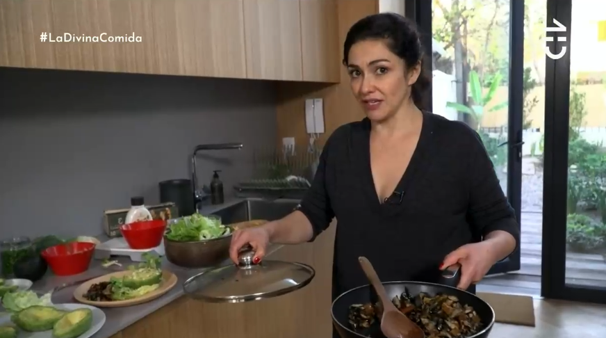 Tamara Acosta se ganó ovación del público en su paso por La Divina Comida: presentó a su esposo