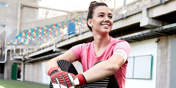 Christiane Endler cautivó en los premios The Best de la FIFA con despampanante vestido negro