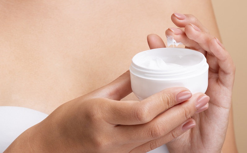 Cuidando la piel del rostro: esta es la edad adecuada para utilizar cremas antiarrugas