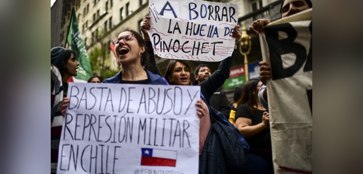 Alzaron la voz: las postales que dejó la marcha en Buenos Aires en apoyo a las protestas en Chile