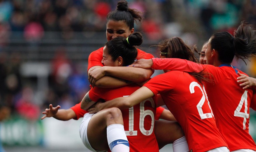 'La Roja' femenina se lució en la cancha y goleó a Uruguay en duelo amistoso en Temuco