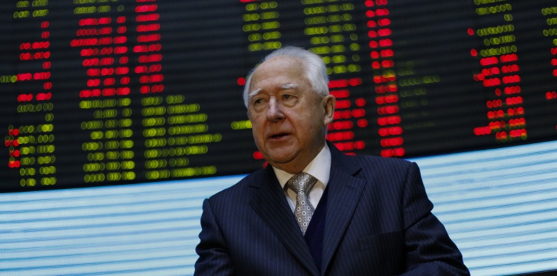 Horst Paulmann repuso mercadería en su supermercado de Las Condes: 