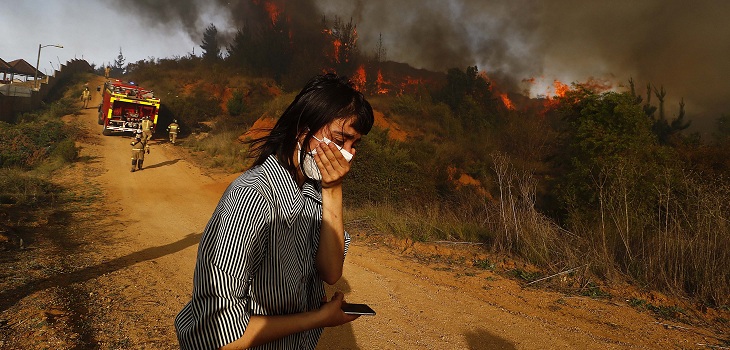Imágenes reflejan cómo se propagó incendio en sector de Curauma-Placilla: ha afectado a 15 hectáreas