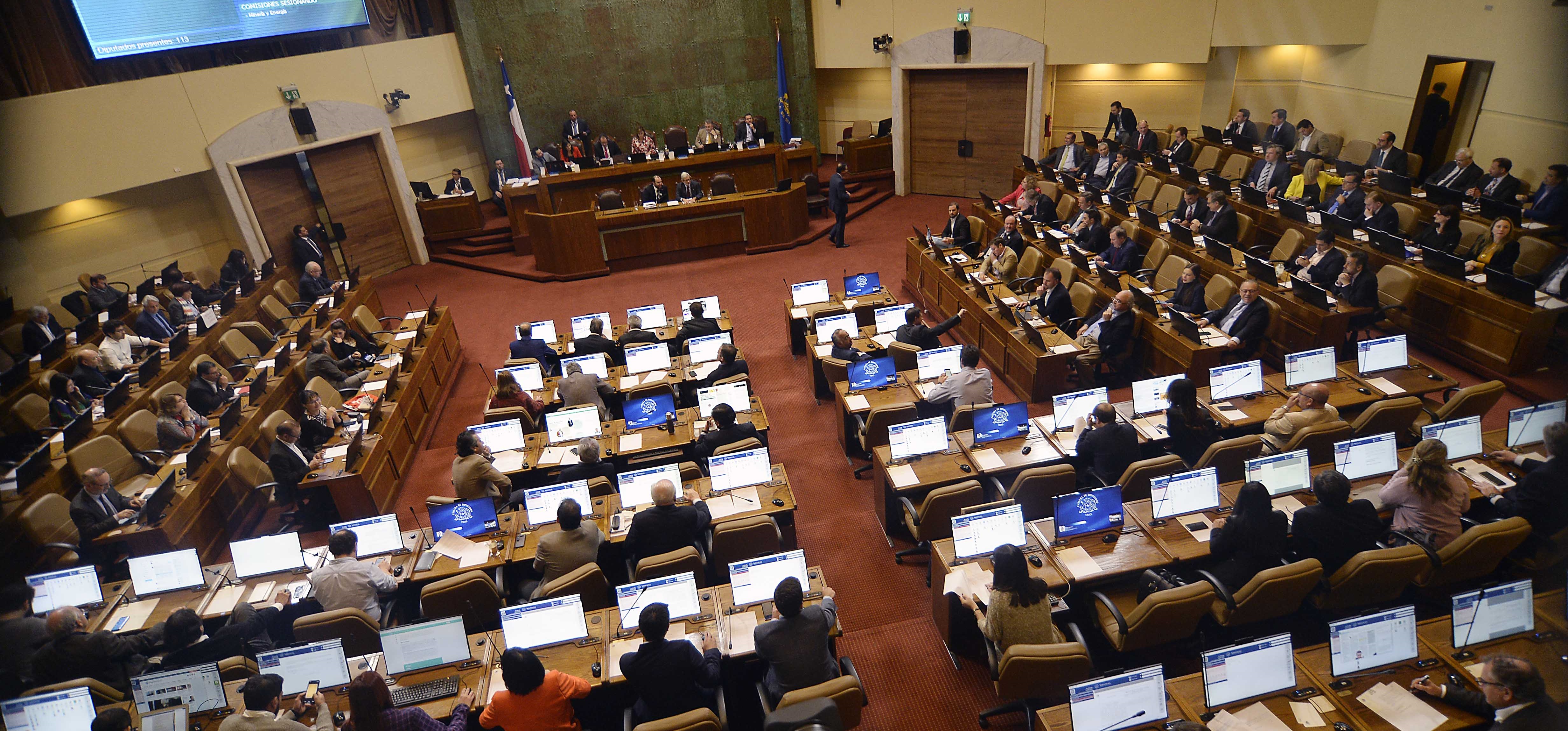 Diputados aprueban proyecto de ley que anula alza del pasaje: ahora pasará al Senado