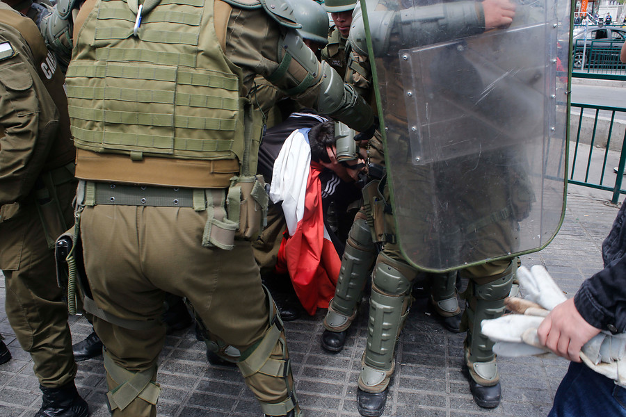 Manifestante reducido