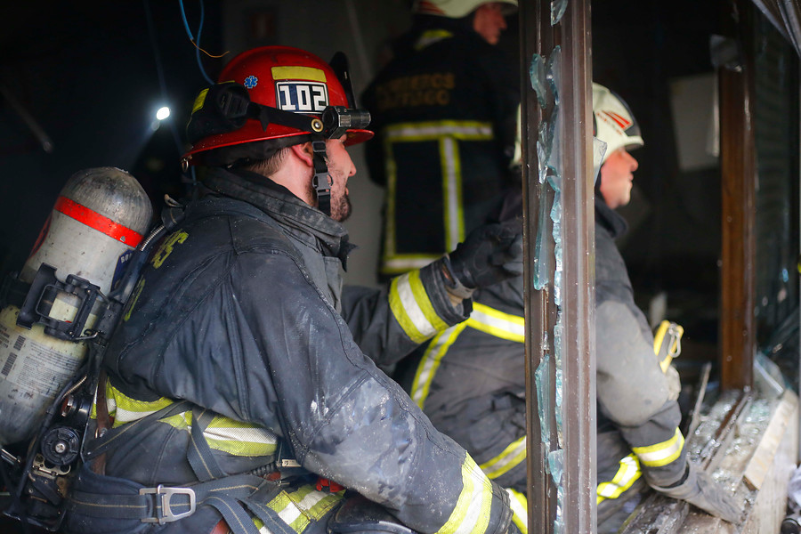 Encuentran cadáver calcinado dentro de un supermercado Alvi siniestrado en la comuna de Maipú