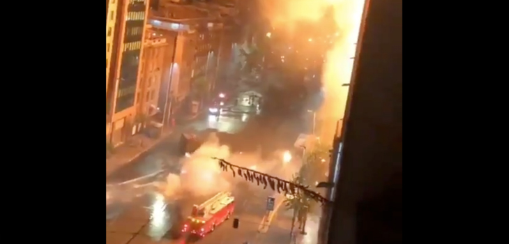 Impactante registro: incendio afectó edificio de ENEL en medio de jornada de manifestaciones