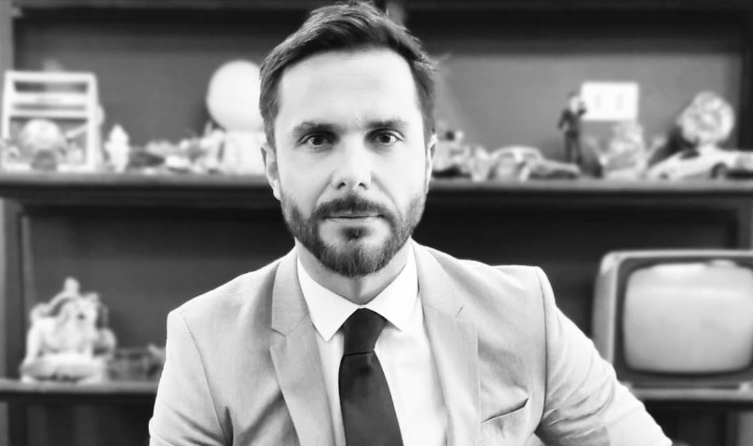 El más alto desde que llegó: Álvaro Ballero asume importante cargo en Canal 13