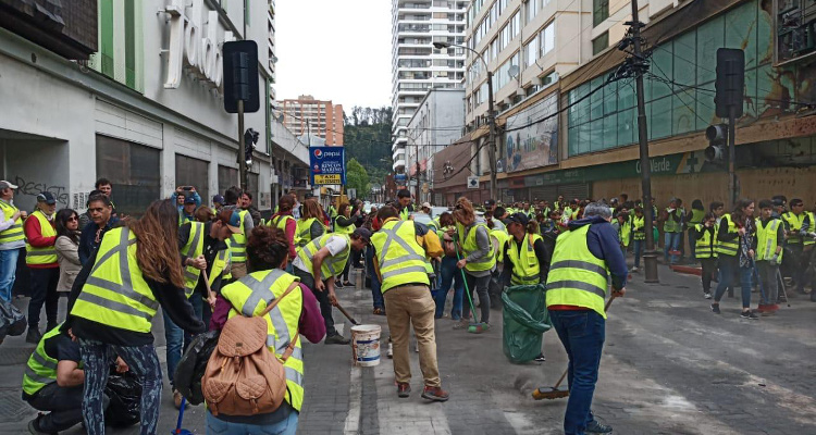 Con palas, guantes y mascarillas: más de 250 voluntarios se unieron para limpiar Concepción