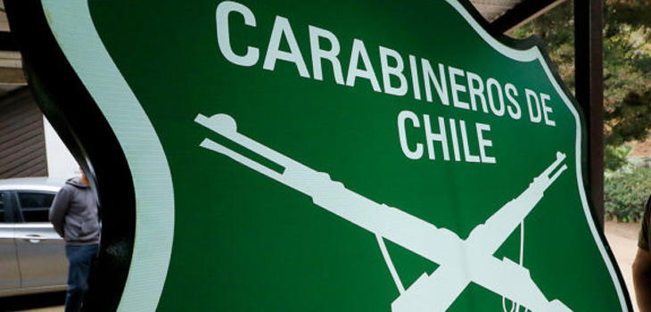 Inusual servicio: Carabineros se sumó a plan de contingencia y transportó pasajeros en la Alameda